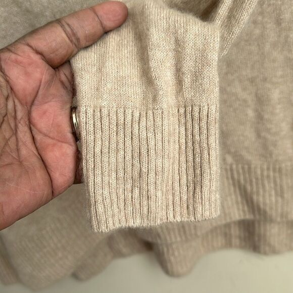 St. John V-Neck Tan Cashmere & Silk Swearer S - Picture 5 of 8
